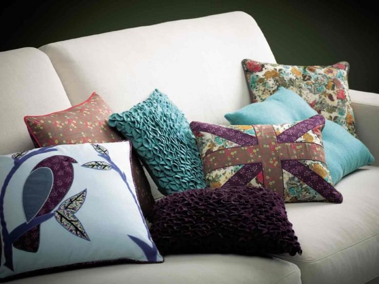 Декоративні подушки своїми руками: цікаві ідеї і красиві варіанти .