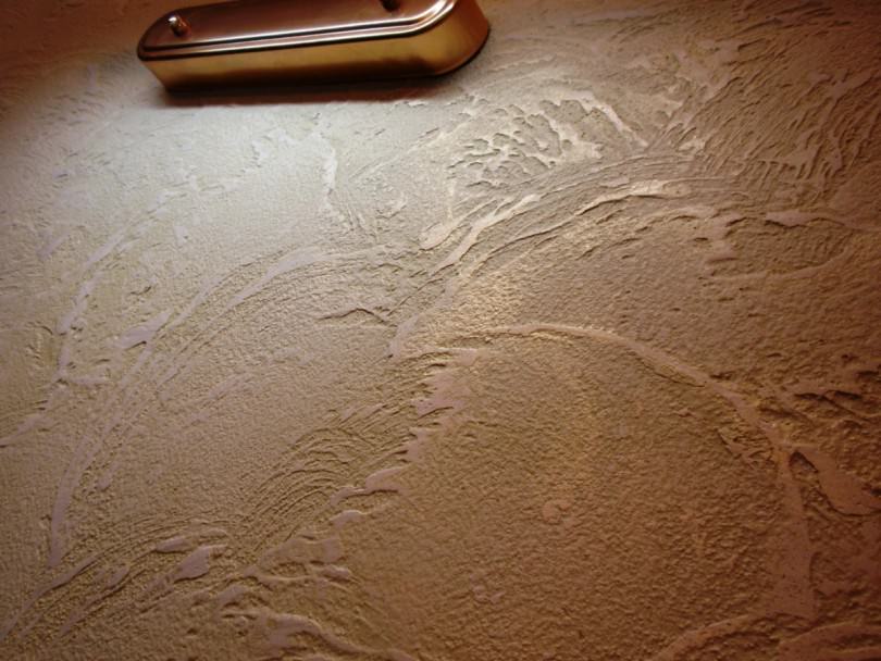 Вид нанести. Фактурная краска для стен Атакама. Краска марсельский воск. Воск для декоративной штукатурки. Декоративная краска с песком нанесение.