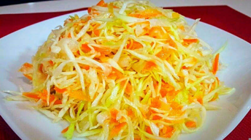 Салат зі свіжої капусти – дуже смачні і швидкі рецепти